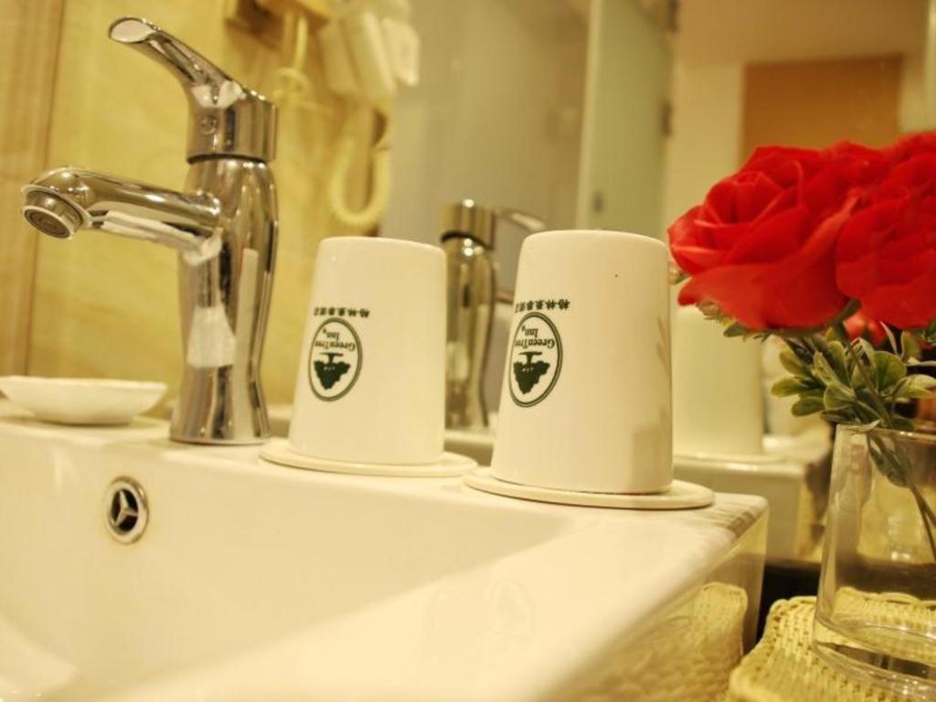 Greentree Inn Zhejiang Ningbo South Railway Station Express Hotel Экстерьер фото